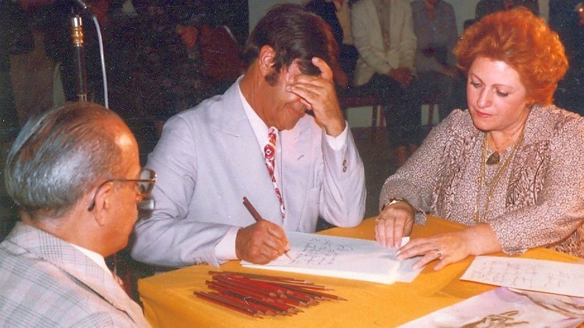 Chico Xavier entre Freitas e Marlene Nobre, em 1982