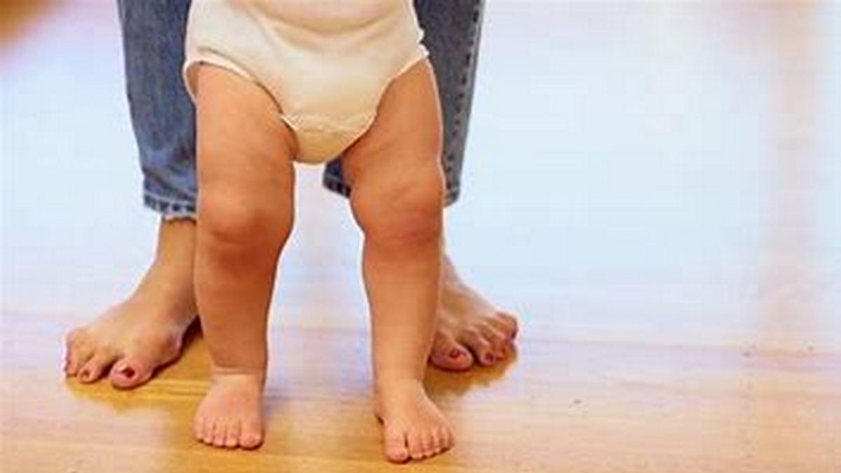 Criança primeiros passos